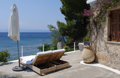 Troulos Villa | Villa Folia, a seafront private villa at the island of Skiathos
