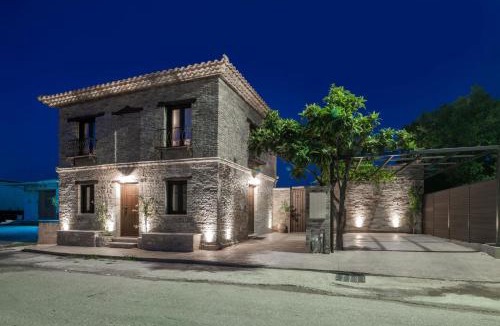 Pigadhakia House | Villa Frontale - Restored Villa with Pool Perfect for 4 Nestled Next to a Traditional Olive Mill and Local Farms Offering Authentic Hospitality and Organic Delights By Villa Mana Gers