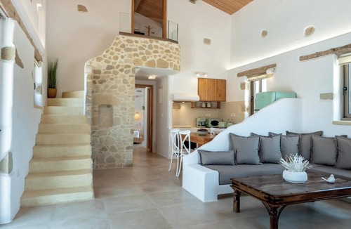 Kaliviani House | Villa Froudi Summary:
