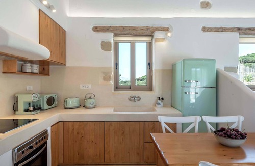 Kaliviani House | Villa Froudi Summary: