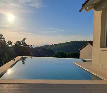 Troulos Villa | Villa George in Skiathos