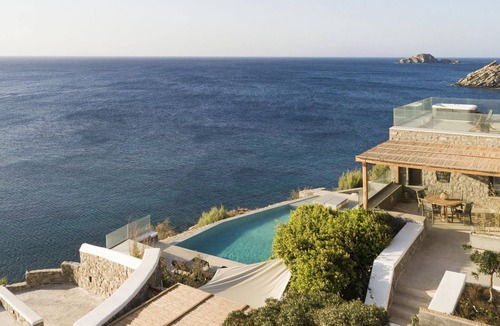 Agios Ioannis Villa | Villa in Ornos with 6 bedrooms sleeps 12