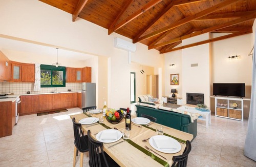 Kefalas Villa | Villa Iris - Three Bedroom Villa, Sleeps 6