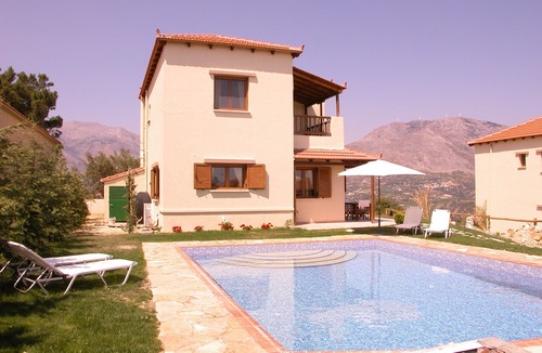 Heraklion Villa | Villa Kalithea, stunning views of vineyards & mountains with the sea at distance