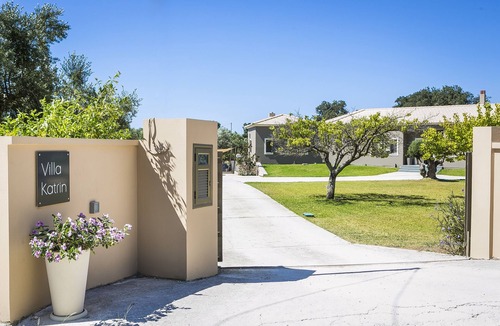 Sarlata House | Villa Katrin Walking Distance to Beach