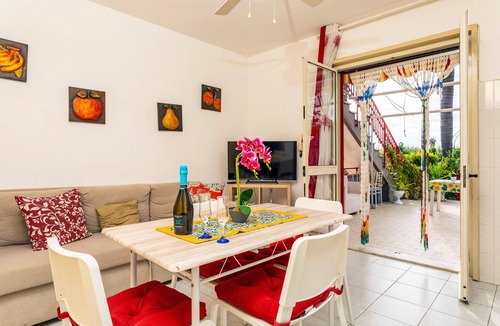 Fondachello Villa | Villa 'Marecalmo Holiday House' with Private Terrace, Wi-Fi and Air Conditioning