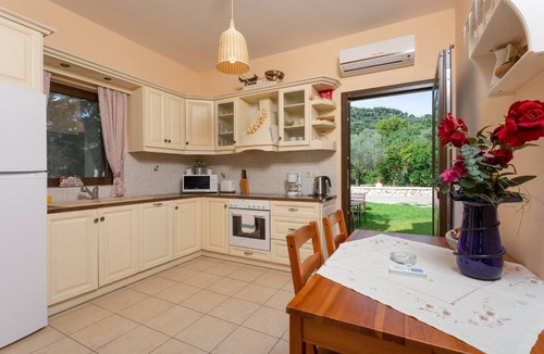 Sarlata Villa | Villa Marina - Three Bedroom Villa, Sleeps 8