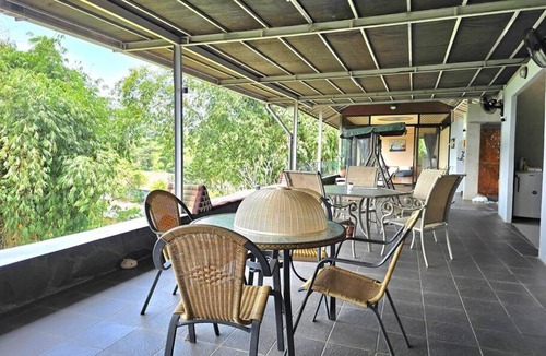 Megamendung Villa | Villa Montaview Puncak (Mountain View Cottage)