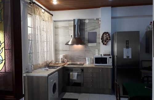 Keratsini-Drapetsona House | VILLA "NEFELI" - NEXT TO THE PORT OF PIRAEUS