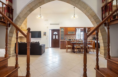 Fanai Villa | Villa 'Nikolaos' with Sea View, Wi-Fi and Air Conditioning