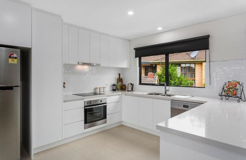 Lauderdale Villa | Villa on the bay - 5 min walk to the beach