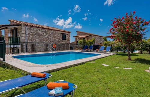 Lithakia Villa | Villa Rizolia Enea by Villa Plus