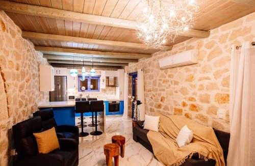 Psarou Villa | Villa Rosemarie - Luxurious Villa with Pool Just Steps Away from the Sea By Villa Mana Gers