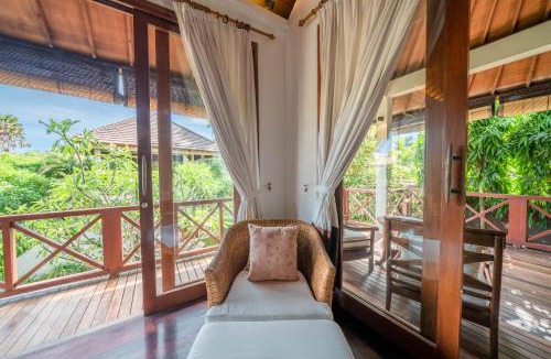Batubelig House | Villa Rubina - Luxury Pool Villa in Batu Belig Next to the Beach!