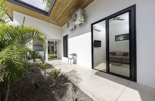 Para House | Villa Serenity 2 Bedroom 1 min walk to the beach