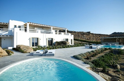 Paradise Villa | Villa Serifos - Walking distance to the Beach - Private Pool - Luxury Stay