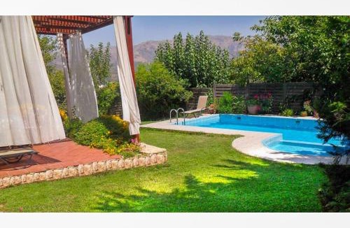 Skines Villa | Villa Skine with private pool and lush garden