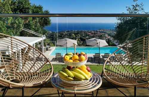 Kaligata Villa | ★Villa Theresia - Luxury Pool Villa w 180º Ocean Views