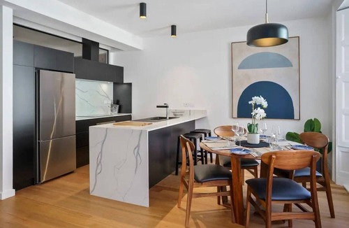 Hobart Central Business District Apartment | Vintage Suite at Saddlers Embrace a Cafe Lifestyle