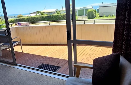 Waihau Bay House | VIP boat trailer park at ramp included. large spacious house. free wifinnn