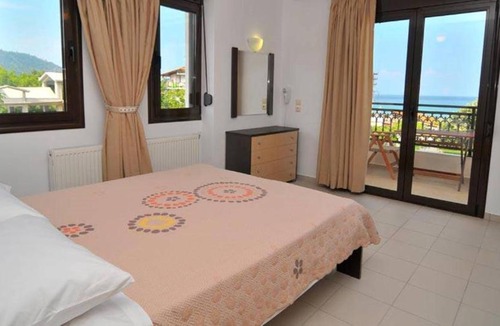 Chrisi Akti Apartment | Vista Al Mar