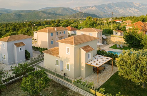 Menegata Villa | VR Villa Chloe - 2 bed 2 bath villa with patio and pool