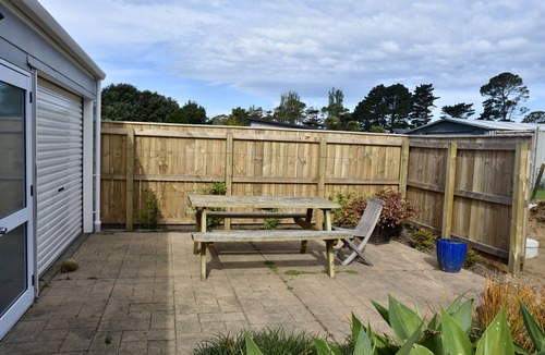Gisborne Condo | WAINUI BOARDROOM CHALET