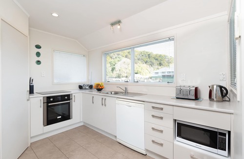Paihia Cottage | Wairangi Beach Cottage - Paihia Beach House