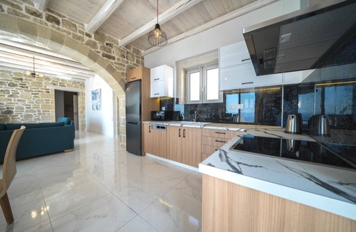 Zerviana Villa | Walk to Taverna & Mini Market *4km to Falasarna beach *Jacuzzi