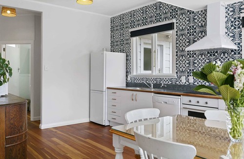 Taupo House | Walk to the Lake & Town *No Service Fee*