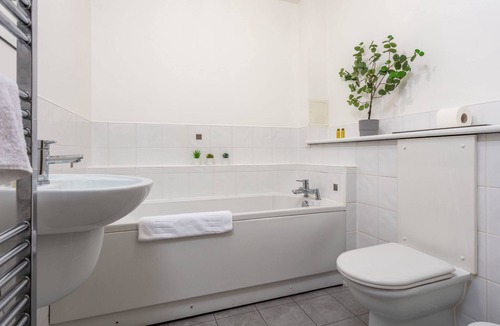 Kilmarnock Apartment | Walker Suite No73 - Donnini Apartments