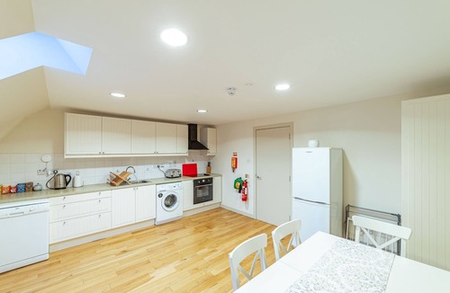 Newton Stewart Cottage | Wallace Apartment - an apartment that sleeps 5 guests in 4 bedrooms