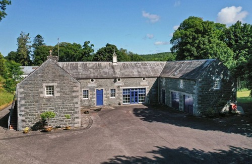 Newton Stewart Cottage | Wallace Apartment - an apartment that sleeps 5 guests in 4 bedrooms