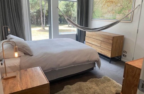 Albert Town House | Wanaka's most stunning views of Mount Iron in a secluded and private setting