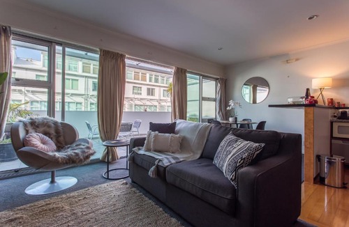 Auckland Central Business District Apartment | Warm & inviting 1 bedroom Apartment in the Viaduct Harbour
