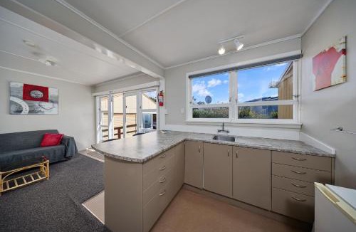 Kaikoura House | Waterfront, Handy Location, Affordable, Unit 6 - KK61646