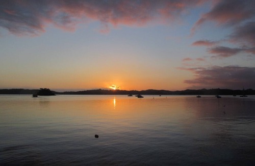 Paihia Apartment | Waterfront unit at Paihia for weekly rental