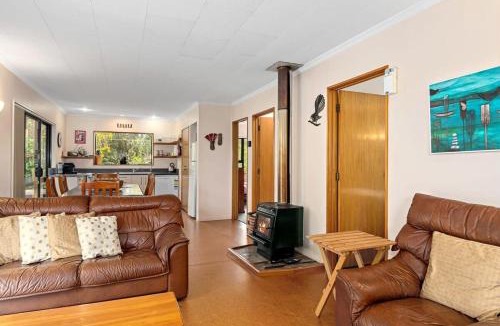 Collingwood House | Waters Edge Golden Bay