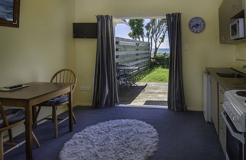 Tasman Cabin | Welcome to Helme Holiday Middle Bach, your secluded kiwi sanctuary