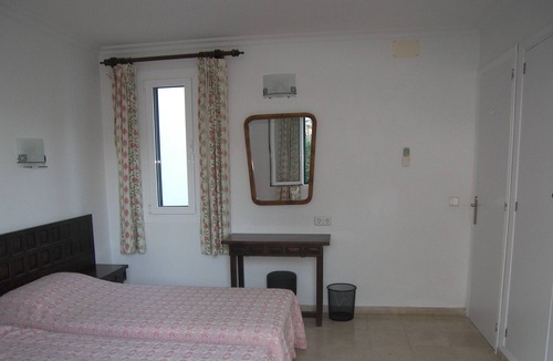 Puerto de Pollensa Villa | Well appointed single storey villa 5 minutes' walk from beach & pine walk.