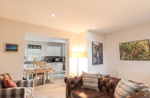 Foyers Apartment | WENDY'S PLACE, character holiday cottage, with open fire in Foyers