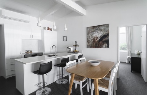 Raglan House | Whale Bay Surf House + Spa - Absolute Waterfront