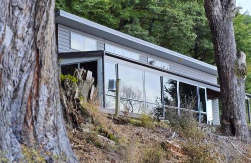 Kinloch House | Whare Puwaha - River Mouth House