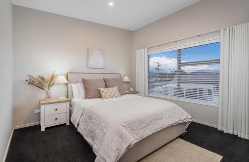 Coromandel Apartment | Wharf Landing - Harbour View with Sunny Balcony, Walk to Town