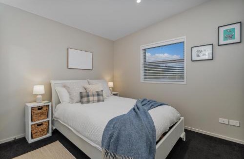 Coromandel Apartment | Wharf Landing - Harbour View with Sunny Balcony, Walk to Town