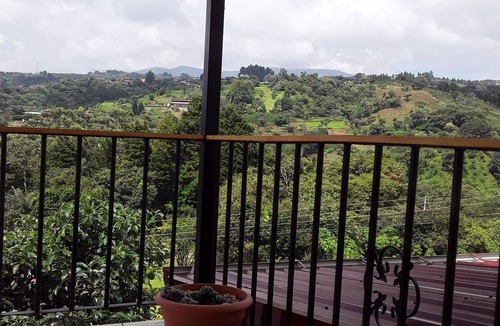 Grecia House | What A Retreat! In a pleasant neighborhood in the beautiful hills above Grecia.