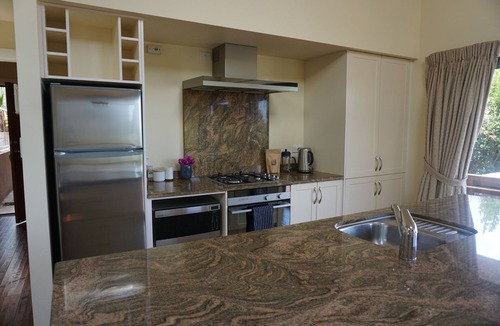 Raglan Apartment | Whenua Apartment with Spa Pool minutes from Surf Breaks