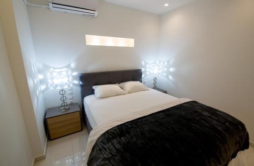 Omonia Apartment | White Lux Apartment For 2 VIPGreece