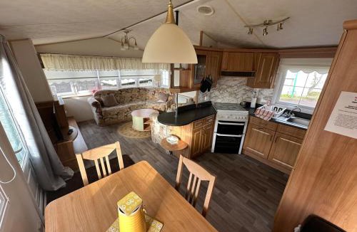 Glasgow Apartment | Willerby Granada 2-Bedroom Located in Uddingston, Glasgow at Maryville Caravan Site