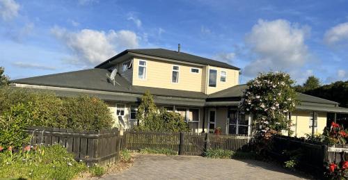 Athenree Bed & Breakfast | Willowbark Ranch B&B